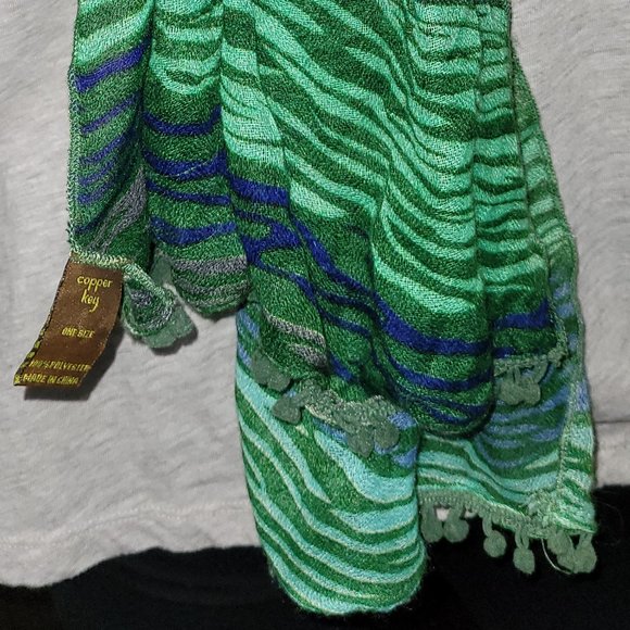 Copper Key green scarf - Picture 2 of 3